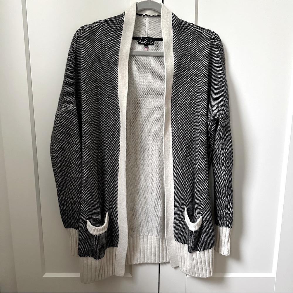 Aritzia Talula Long Cardigan with Pockets in Grey abnd Off-White